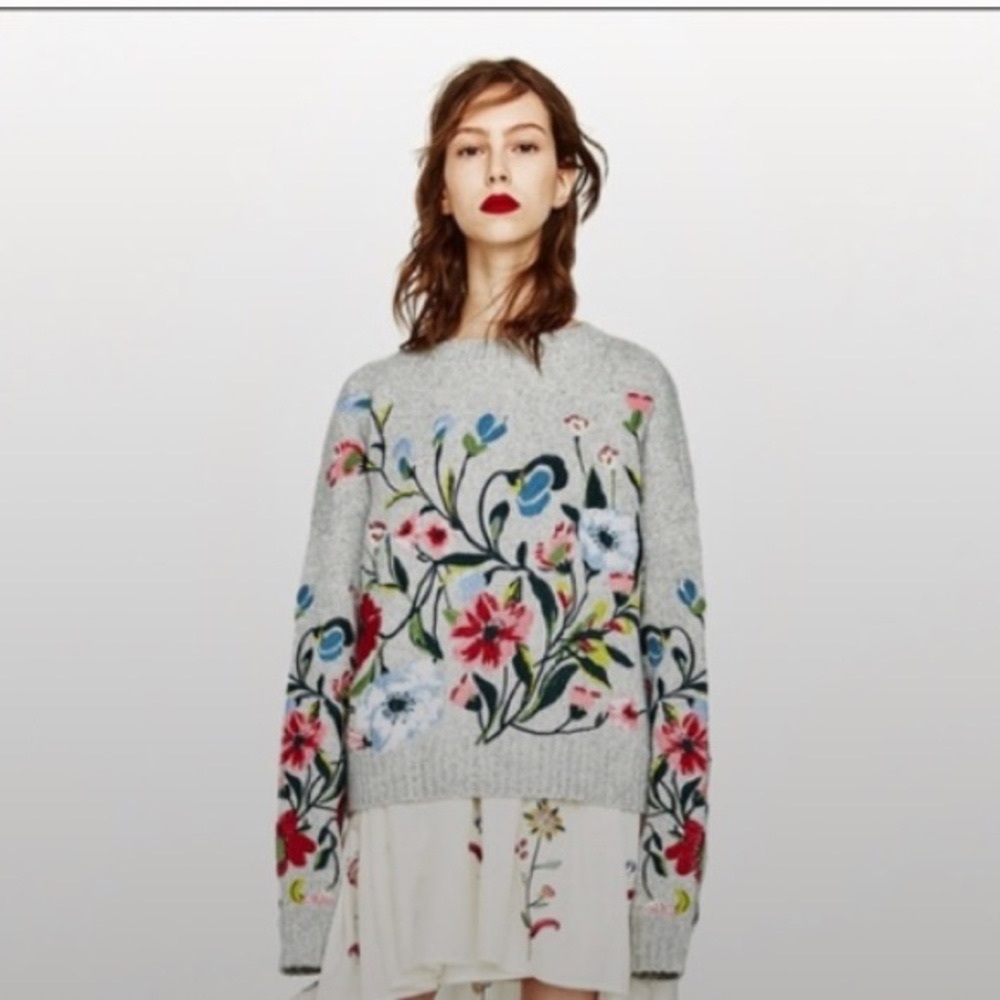 Zara knit with embroidered flowers. Size medium. Great condition.